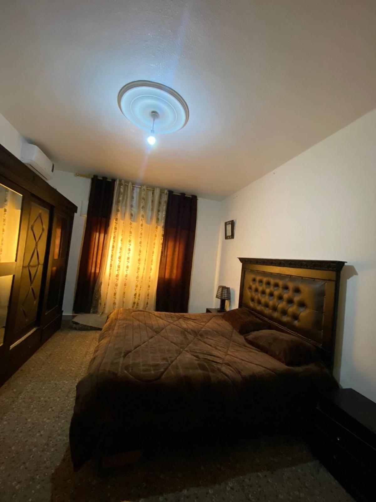 Cozy Flat, Airport