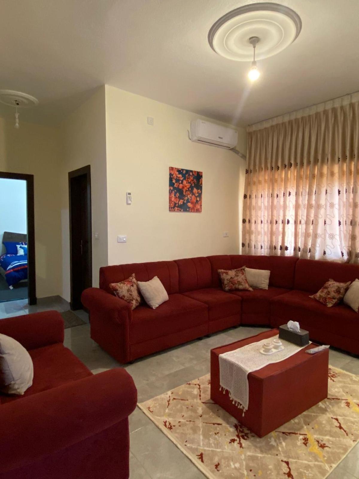 Cozy Flat, Airport
